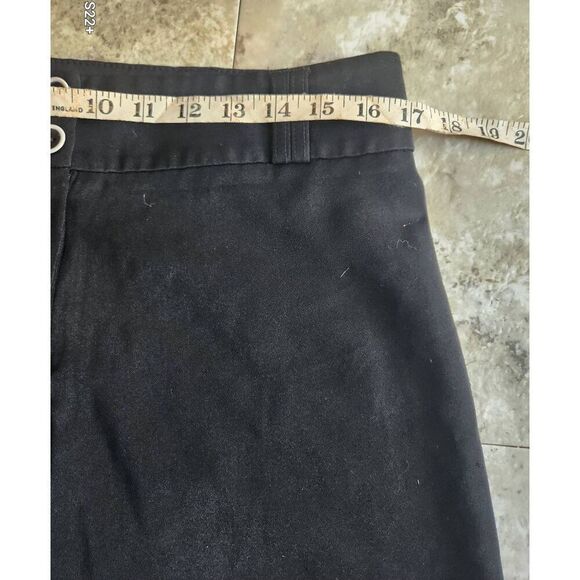 P29  White House Black Market dress shorts - Picture 5 of 5